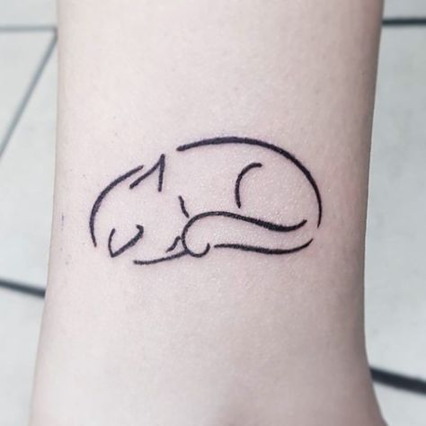 Dead Cat Tattoo Small, Dainty Cat Tattoo, Tattoo Ideas Cat, A Cat Tattoo, Small Cat Tattoo, Minimalist Cat Tattoo, Kitty Tattoos, Kitty Tattoo, Hamsa Tattoo