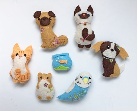 Felt Ornaments Patterns, Felt Animal Patterns, Felt Toys Patterns, Small Stuffed Animals, Monkey Stuffed Animal, Hand Embroidery Kit, Felt Cat, Felt Brooch, Cat Ornament