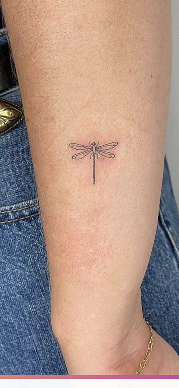 Finger Dragonfly Tattoo, Minimalist Dragonfly Tattoo Simple, Minimal Dragonfly Tattoo, Dragonfly Tattoo Minimalist, Damselfly Tattoo, Dragonfly Tattoo Simple, Simple Dragonfly Tattoo, Fine Line Dragonfly Tattoo, Dragon Fly Tattoo