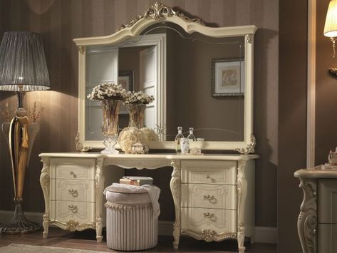 Classic Dressing Table, International Decor, Mirror Dining Table, Golden Furniture, Traditional Vanity, Dressing Table Design, Luxury Mirror, Centerpiece Table, Luxury Table