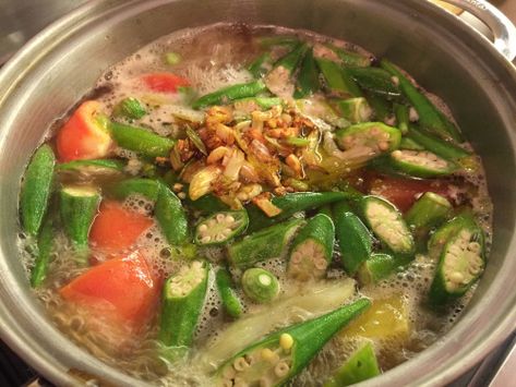 Vietnam Recipes, Ca Kho, Sweet And Sour Soup, Canh Chua, Vietnamese Soup, Simple Soup, Vietnam Food, Meatless Mondays, Sour Soup