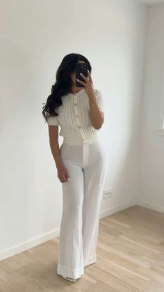 White Outfit Women, Elegant White Outfit, Fall Feminine Outfits, White Outfits For Women, Modesty Outfits, Elegant Outfit Classy, Stylish Work Attire, Business Casual Outfits For Work, White Outfit