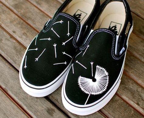 20. Dandelion Vans | Community Post: 21 Pairs Of Amazing Hand Painted Vans Painted Dandelion, Hand Painted Vans, Artsy Shoes, Vans Shoes Fashion, Vans Slip Ons, Custom Vans Shoes, Painted Shoes Diy, Painted Canvas Shoes, Painted Vans