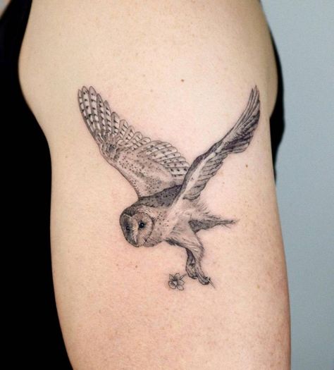 Barn Owl Tattoo, Realistic Owl Tattoo, Bird Tattoo Sleeves, Hunter Tattoo, Owl Tattoo Design, Skeleton Hand Tattoo, London Tattoo, Arm Tattoos For Women, Tattoo Art Drawings