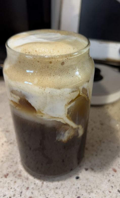 Homemade Honey Cinnamon Coffee Creamer - Crazy Busy Mama Cinnamon Coffee Creamer Recipe, Honey Cinnamon Coffee, Cinnamon Coffee Creamer, Flavored Coffee Creamer Recipes, Crazy Busy Mama, Homemade Coffee Creamer Recipe, Diy Coffee Creamer, Vanilla Coffee Creamer, Flavored Coffee Creamer