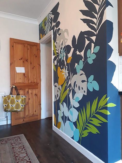 Wall Painting For Dining Room, Tropical Leaf Wall Art, Leaf Mural Wall Painting, Mural Kitchen Wall, Murals For Home Wall Decor, Kitchen Mural Ideas Paintings, Tropical Flower Mural, Leaf Mural Painting, Bathroom Mural Ideas Painted