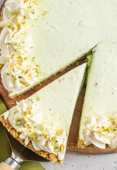 Pistachio Cheesecake No Bake, No Bake Pistachio Cheesecake, Happy Family Recipe, Creamy Cheesecake Recipe, Cheesecake Easy, Pistachio Dessert, Pistachio Cheesecake, Pistachio Pudding, Dinner Sandwiches