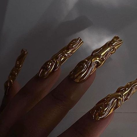 The Nail Connection on Instagram: "Gilded ✨⚜️🌟 📸: @pressedbytiny Follow @thenailconnection for more 💅🏽🌟 #pressonnails #pressons #goldnails #chromenails #texturednails #nailtrends #bombnails #nailsonfleek #viralnails #nailideas #nailinspo #nailtech #3dnailart #3dnails #thenailconnection #thenailconnectionxo" Molten Gold Nails, Gold Metallic Nails, Rasta Nails, Gold Chrome Nails, Fake Nails Designs, Milky Nails, Korean Nails, Nail Shop, Xmas Nails