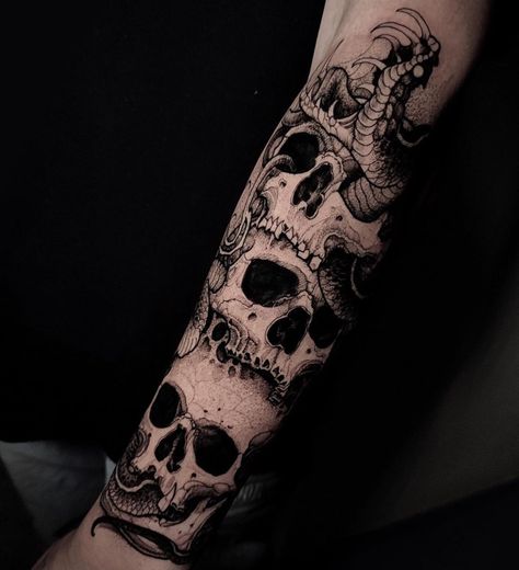 Snake Going Through Skull Tattoo, Skulls And Flowers Tattoos, Gothic Tattoos Men, Dark Horror Tattoo, Skull Forearm Tattoo, Full Sleeve Tattoos For Guys, Traditional Blackwork Tattoo, Skull Tattoo Sleeve, Horror Tattoo Ideas