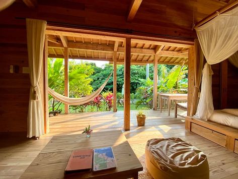 Beach Side House alohana - Bungalows for Rent in Ishigaki, Okinawa Prefecture, Japan - Airbnb Beach Side Bungalow, Japan Beach House, Okinawa House, Japan Airbnb, Beach Side House, Okinawa Beach, Japan Beach, Ishigaki, Lounge Ideas