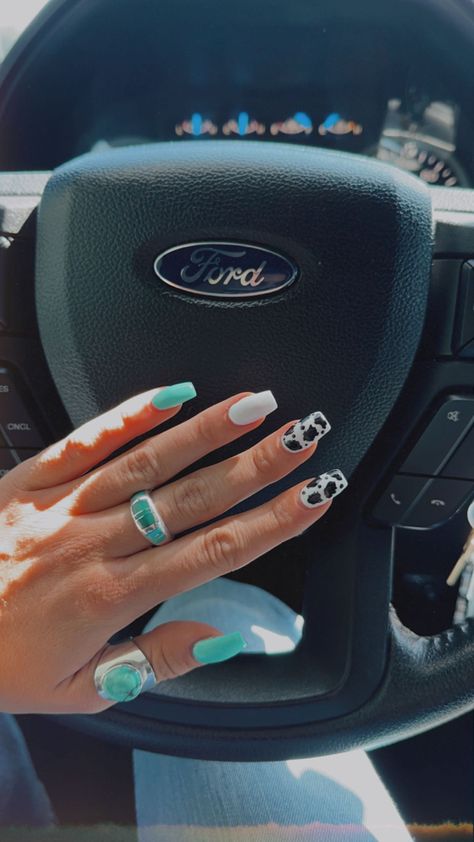 Cute Turquoise Nails Acrylic, Turquoise Nails With Cow Print, Teal Western Nails Acrylic, Cute Nail Ideas Cow Print, Turquoise Square Nails, Diy Western Nails, Turqoise Nails Design, Turquoise And Cow Print Nails, Tourquise Nails Design