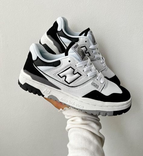 New Balance 550 Black And White Outfit, New Balance Shoes 550 Black, Black New Balance 550 Outfit, New Balance Shoes Black And White, New Balance 550 Black Outfit, Cute Trainers, New Balance 550 Aesthetic, New Balance Shoes Aesthetic, Nike Sneakers Aesthetic