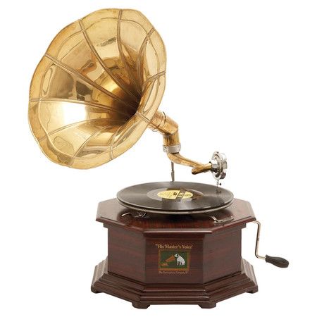 Classic gramophone with a polished wooden box and brass-finished, traditional horn. Great addition to any decor. Lp Player, Retro Objects, Old Record Player, Thomas Edison, Ceremony Music, Record Players, Dream Living, Art Masters, Record Player