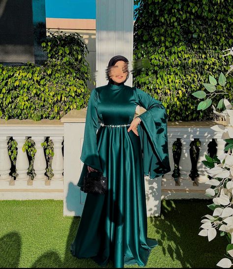 Simple Soiree Dresses Hijab, Hijabi Engagement Dress, Hijabi Prom Dress, Hijabi Dresses Soiree, Soiree Dresses For Hijab, Hijabi Gowns, Hijab Soiree, Dress Soiree, Hijabi Dresses