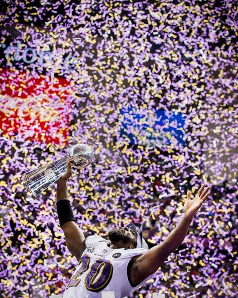 Ed Reed celebrating the Superbowl win. Baltimore Ravens Superbowl, Nfl Fantasy Football, Ed Reed, Nfl Ravens, Nfl Fantasy, Throwback Tuesday, Nfl Football Art, Legendary Pictures, Super Bowl Nfl