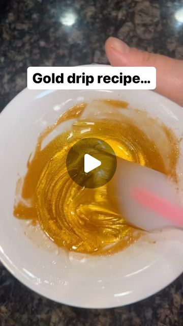 Gracegao Icing Sugar on Instagram: "Gold drip recipe, using just 3 ingredients ⤵️

I love how easy and beautiful this gold drip comes out!

It’s so simple to make, and you only need 3 ingredients to make it.

Here’s exactly how to make this stunning gold drip:👇🏼

Mix together…

1️⃣ 1 tbsp powdered sugar

2️⃣ 1/2 tsp gold luster dust (any shade of gold - or even a different color)

3️⃣ 2 tbsp of light corn syrup

All you have to do is pour the mixture into a piping bag, and drip away 💧

Hope this helps!

 🎥: @cakebabykari 
#gracegaoicingsugar #dripcakes #caketips #caketutorials #cakeartistry #golddrip #cakedecorators #cakedesigners #cakeideas #cake #buttercreamfrosting #buttercreamcakes #tutorials #cakesbykari #lusterdust #recipe #cakerecipe" Gold Drip Recipe, Cake Piping Designs, Drip Cake Tutorial, Drip Cake Recipes, Gold Luster Dust, Frosting Recipes Easy, Glaze For Cake, Sugar Lace, Gold Birthday Cake