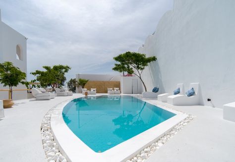 Guests & Friends Mediterranean House Decor, Crazy Pool, Blue Boutique, Green Pool, Aegean Blue, Jacuzzi Outdoor, Santorini Island, House By The Sea, Modern Patio