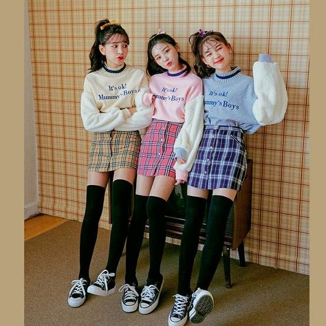 Trio Outfits Matching, Clothes For Best Friends, Matching Clothes For Best Friends, Trio Matching Outfits, Trio Outfits, Twining Outfits, Ruffle Tops Outfit, Bff Matching Outfits, Matching Outfits Best Friend