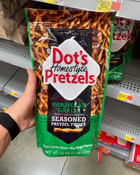 I had no clue Dot's Pretzels had a new flavor 😍 we love it! Grabbed this bag from Walmart ❤️ #dotspretzels #pretzels #garlic #parmesan #garlicparmesan #parmesangarlic Dots Pretzels, Pretzel Twists, Garlic Parmesan, New Flavour, Life Blogs, Pretzels, Junk Food, Clue, Parmesan