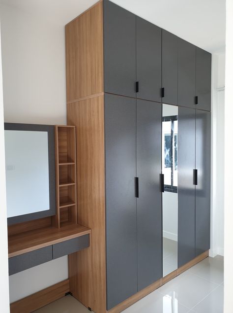 5 Door Wardrobe Design, Kabati Za Nguo, Design Bedroom Modern, Door Wardrobe Design, 5 Door Wardrobe, Wardrobe Design Bedroom Modern, Wardrobe Laminate, Creating A Capsule Wardrobe, Laminate Design