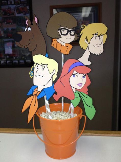 Scooby Doo Inspired Birthday Party Centerpiece -- can DIY with cardstock & printer Scooby Doo Decorations, Scooby Doo Halloween Party, Scooby Birthday, Scooby Doo Birthday Party Ideas, Bae Birthday, Scooby Doo Cake, Scooby Doo Party, Scooby Doo Birthday Party, Scooby Doo Birthday