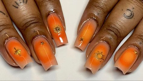 Gold Orange Nails, Orange Nails 2023, Orange Nails Aesthetic, Orange Nails Inspiration, Sun Nails Design, Orange Aura Nails, Orange Nails Ideas, Amber Nails, Orange Nail Ideas