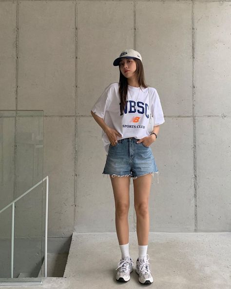 New Balance 530 Outfit, Outfit New Balance, Streetwear Lookbook, New Balance Outfit, Japan Outfit, Looks Street Style, Casual Summer Outfit, Curvy Outfits, Casual Style Outfits