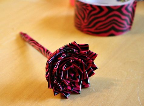 Tweet DIY Duct Tape Rose Pen Tutorial These DIY duct tape rose pens are great for gifts, prizes, or even businesses (so your pens don’t get stolen!). You need just a few supplies, and a little patience. Don’t forget to … Duct Tape Rose Pens, Decorated Pens, Duct Tape Pens, Recyclable Art, Duct Tape Flower Pens, Duct Tape Rose, Queen Vampire, Pen Tutorial, Duct Tape Diy