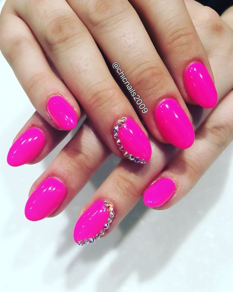 Pink Nails With Swarovski Crystals, Hot Pink Jeweled Nails, Christmas Nails Gems Rhinestones, Hot Pink Wedding Nails, Hot Pink Nails With Rhinestones, Finger Claws, Hand Armor, Jewelry Vampire, Claw Rings