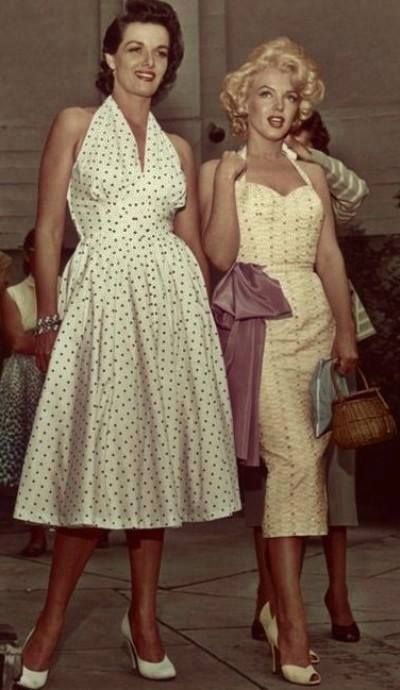 Marilyn Monroe and Jane Russell at Grauman's Chinese Theater, June 26, 1953. Style Icons Women, Howard Hughes, Jane Russell, Vintage Fashion 1950s, Jennifer Jones, Carmen Miranda, Hillary Duff, Gentlemen Prefer Blondes, Pin Up Outfits