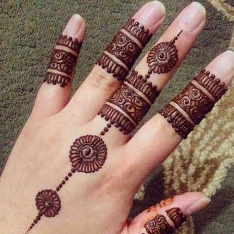 Latest Finger Mehndi Designs, Henne Tattoo, Tato Henna, Finger Henna Designs, Henna Art Designs, Beginner Henna Designs, Mehndi Designs For Kids, Gif Disney, Simple Mehndi Designs Fingers