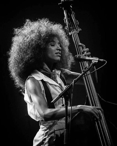 People Studies, Esperanza Spalding, Fluffy Curls, Drawing Models, Jazz Players, Black Bohemian, All About That Bass, Bass Players, Jazz Fest