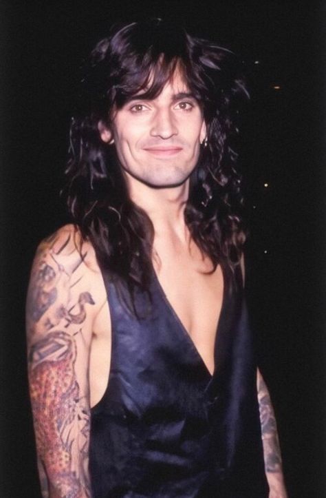 Young Tommy Lee, Tommy Le, Tommy Lee Motley Crue, Pam And Tommy, Motley Crüe, 80s Men, Lee Young, Nikki Sixx, Tommy Lee