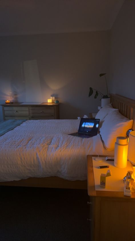 Room Inspiration With Led Lights, Cold Bedroom Aesthetic, Cosy Aesthetic Room, Washington Bedroom Aesthetic, Cozy Room Night Aesthetic, Dim Lights Bedroom, Apartment Friendly Bedroom Decor, Bedrooms Without Windows, First Home Bedroom Ideas