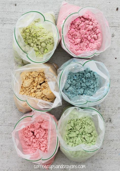 You can dye sand for sensory play and sand art! It's so easy! Sand Art For Kids, Diy Colored Sand, Sand Art Projects, Beach Meals, Sand Crafts, Colored Sand, Kinetic Sand, Beach Activities, Sand Art