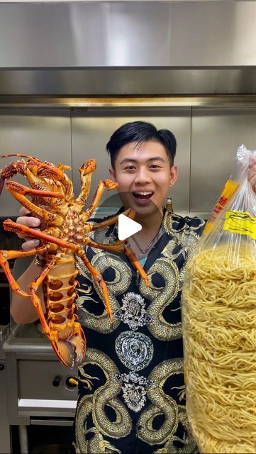 Vincent Yeow Lim on Instagram Lobster Noodles Recipe, Lobster Noodles, Fish Pasta, Drunken Noodles, Chinese Take Out, Fried Foods, Lobster Recipes, Noodles Recipe, Chinese Recipes