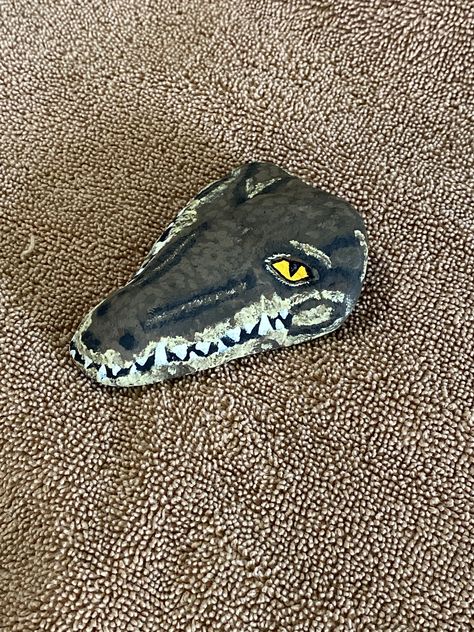 Lizard Painted Rock, Lizard Painted On Rock, Gecko Painted On Rock, Alligator Watercolor Paintings, Alligator Painted Rocks Ideas, Crocodile Rock, Snake Painting, Painted Shells, Rock Painting Patterns