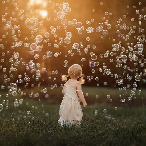 Photo Bubbles, Fairy Photoshoot, Bubble Pictures, Mini Photo Sessions, Toddler Photoshoot, 1st Birthday Photoshoot, Toddler Photos, Summer Photoshoot, Outdoor Photoshoot