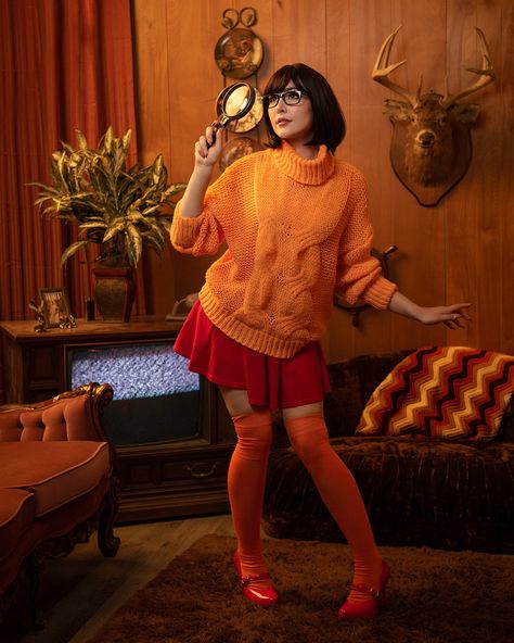 Velma Dinkley Cosplay Costume, Velma Photoshoot, Velma Costume Halloween, Scooby Doo Photoshoot, Vera Scooby Doo, Velma Scooby Doo Costume, Velma Makeup, Velma Outfit, Velma Halloween