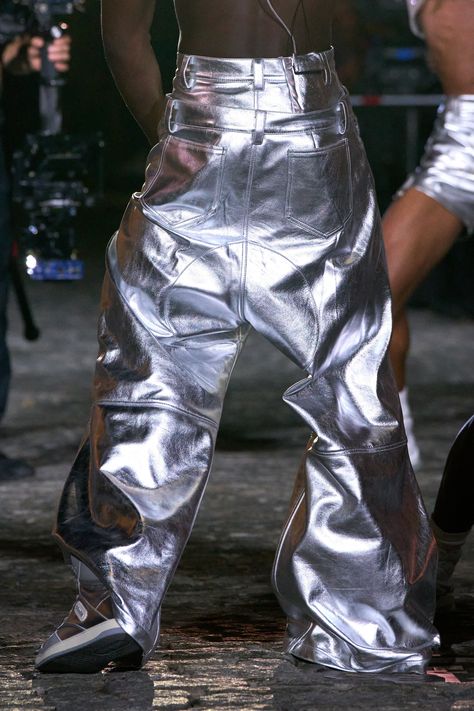 Futurism Aesthetic Fashion, Retro Futurism Fashion Men, Metallic Outfit Men, Cyberpop Fashion, Futuristic Fashion Women, Chrome Fashion, Retro Futurism Fashion, Retro Future Fashion, Futurism Fashion