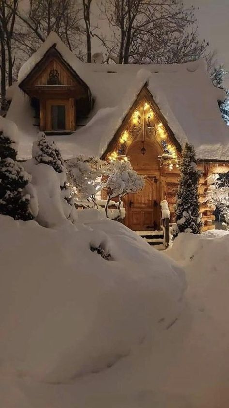 Wonderful Pictures 🍃 | Zakopane, Tatra Mountains, Poland 🇵🇱❄️❄️❄️ | Facebook Zakopane Poland, Cozy Log Cabin, Snowed In, Tatra Mountains, Beautiful Snow, Poland Travel, Christmas Favorites, Wonderful Picture, Modern Cabin