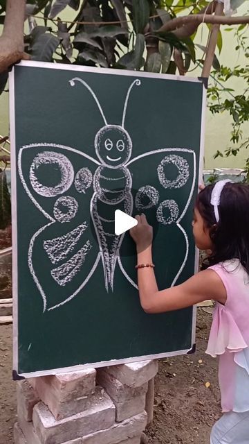 Easy Drawing Butterfly, Easy Butterfly Drawing, Drawing Butterfly, Butterfly Shorts, Easy Butterfly, Butterfly Drawing, Easy Drawing, Drawing Tips, Drawing For Kids