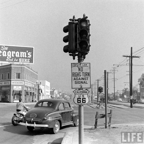 If you had driven from the start of Route 66 in Chicago, by the time you got the intersection of Doheny Drive and Santa Monica Boulevard, you were nearly there. Santa Monica beach was just a few miles away but I’m sure that motorists who found themselves entering Beverly Hills were bound to take a detour to see if any Hollywood movie stars were roaming around in the wild. This photo was taken some time in the 1940s so I was pleased to see that the building on the left is still around. Route 66 Road Trip, Santa Monica Blvd, Historic Route 66, Santa Monica Beach, California History, Vintage Los Angeles, Old Car, Los Angeles Area, Traffic Light