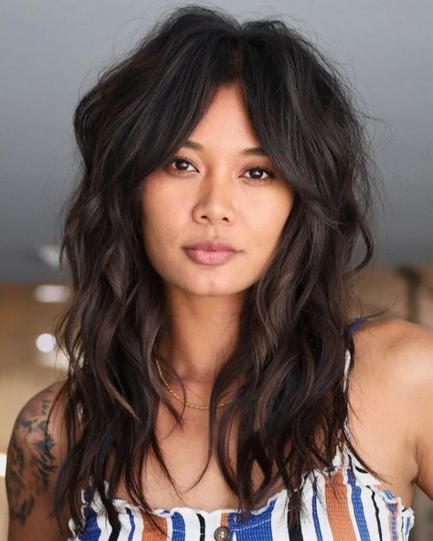 Long Hair with Bangs to Look Slimmer Layered Shag Haircut, Shag Haircut Ideas, Layered Shag, Long Shag Hairstyles, Shaggy Bob Hairstyles, Modern Shag Haircut, Long Shag Haircut, Bangs For Round Face, Shaggy Haircuts