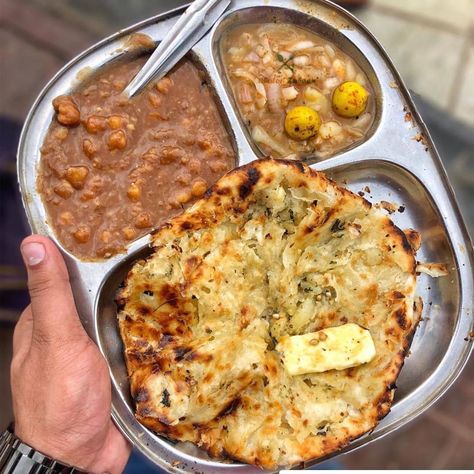 Breakfast scene sorted with this mouthwatering Amritsari Thali😍😊🔥😘  In frame📷 Buttery Amritsari Naan, and Spicy Chole😍🔥🍛😋 What's your favorite breakfast in the winter morning 😛😉  Keep supporting Craving Tales ❤️  #amritsarikulcha #amritsar #punjabifood #chandigarhfoodies #chandigarh #punjab #food #morning #breakfast #yummy #butter #spicyfood #foodgasm #foodgram #foodpics #foodpictures #indianfoodblog #delhistreetfood #delhifoodblogger #foodies #foodlovers #delicious #tasty #mumbai Punjab Food, Amritsari Kulcha, Punjabi Food, Video Recipes, Veg Recipes, Naan, Spicy Recipes, In Frame, Food Cravings