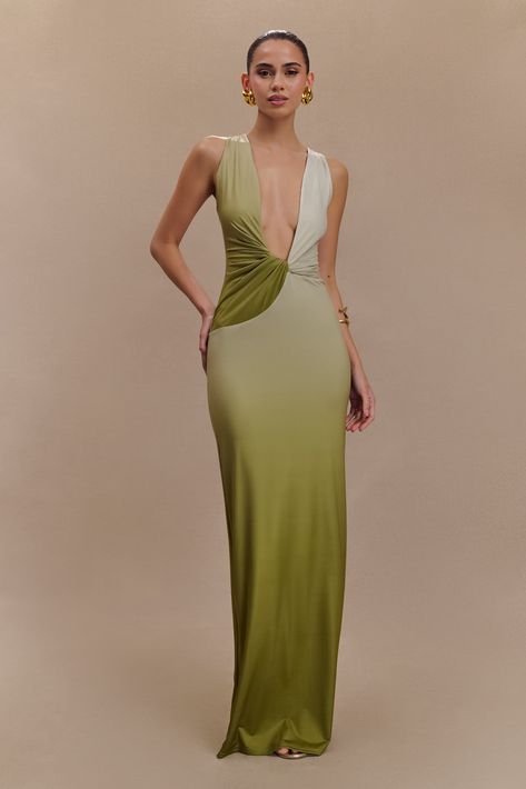 Emerald waves.The STELLA Draped Slinky Maxi Dress is a stunning and sophisticated choice for any elegant occasion. This bodycon dress features a deep plunge neckline and a front twist detail that beautifully accentuates your silhouette. The ombre print adds a touch of modern flair, while the lined construction ensures comfort and confidence. With its graceful maxi length, this dress effortlessly combines glamour and allure. Ombre Print, 5 Elements, Deep Plunge, Travel Outfits, Plunge Neckline, Crepe Dress, Brown Dress, Embellished Dress, Evening Attire