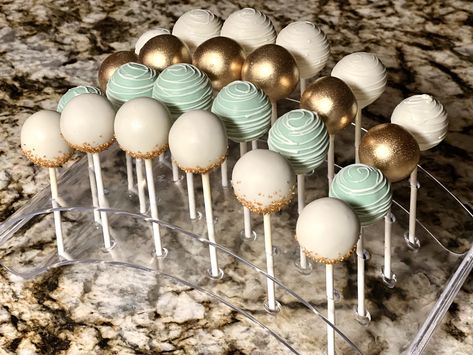 Cake Pops Green And Gold, Green Quinceanera Theme, Tiana Birthday Party, Quinceanera Theme, Green Quinceanera, Small Birthday Cakes, Gold Dessert, Green Cake, Chocolate Covered Treats