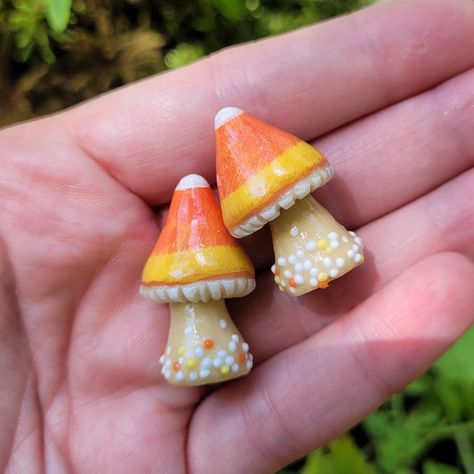 "ONE Orange Candy Corn mini mushroom sculpture. Hand-sculpted, painted, and sealed polymer clay. Three coats of gloss sealant for a shiny, durable finish. About 1 1/4\" in height, 3/4\" wide." Polymer Clay Lantern, Dry Corn Decor, Mini Clay Creations, Polymer Clay Halloween Ideas, Autumn Clay Ideas, Clay Air Dry Ideas, Fall Clay Ideas, Simple Clay Ideas, Clay Mushrooms Diy