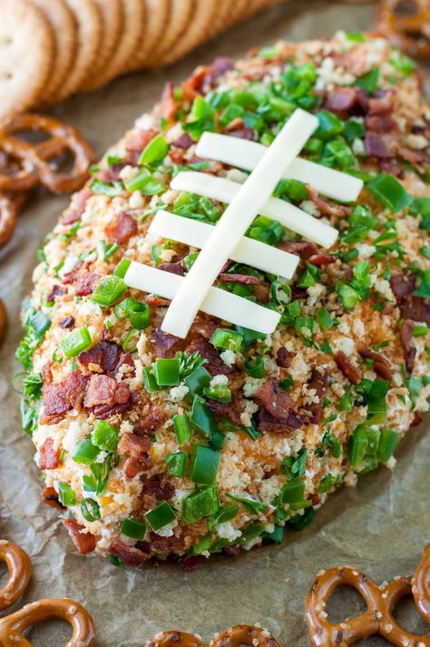 Jalapeño Popper Football Cheese Ball - Peas and Crayons Football Cheeseball, Football Cheese Ball, Super Bowl Essen, Bowl Party Food, Superbowl Appetizers, Football Snacks, Game Day Appetizers, Football Party Food, Superbowl Snacks