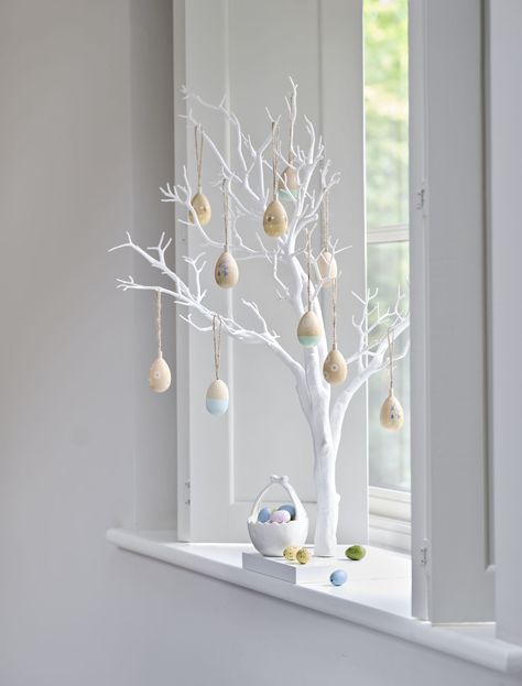 Easter Twig Tree Ideas, Easter Twig Tree, Lent Decor, Egg Tree Easter, Easter Outdoor Decorations, Easter Home Decorations, White Twig Tree, Easter Tree Ideas, Easter Tree Diy